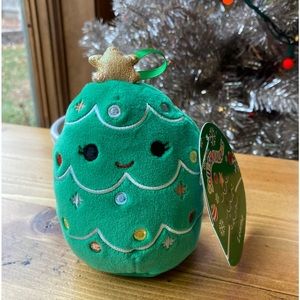 Christmas Squishmallow Ornament Leanna, NWT. Bundle 3 and get 15% off. 🎄